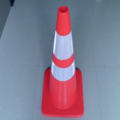 上海施越交通設(shè)施 專業(yè)生產(chǎn)75cm雪糕筒及PVC交通路錐，優(yōu)質(zhì)路障解決方案